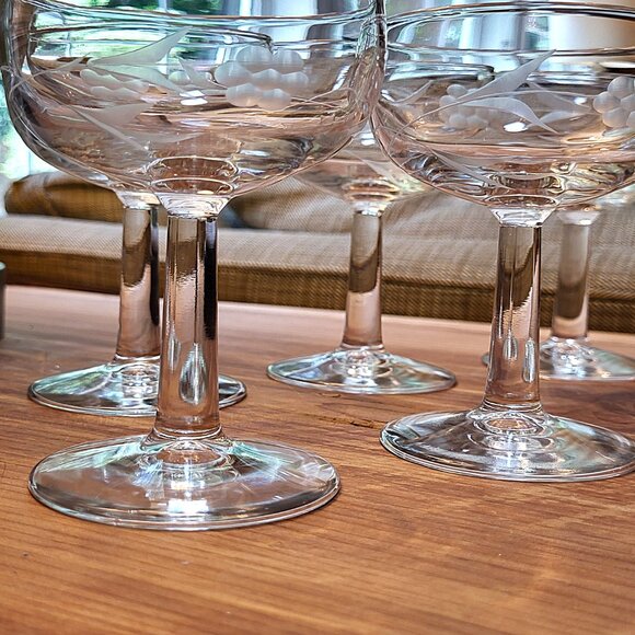 Set of 8 Vintage Etched Floral Champagne Coupe Glasses – Elegant Stemware 4.25" - Picture 5 of 12